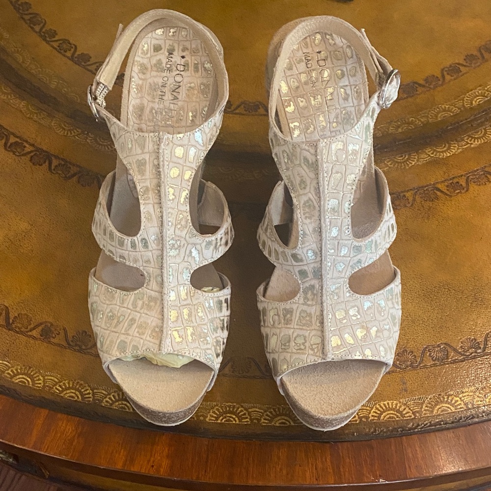 Donald J. Pliner Textured Tan Sandals